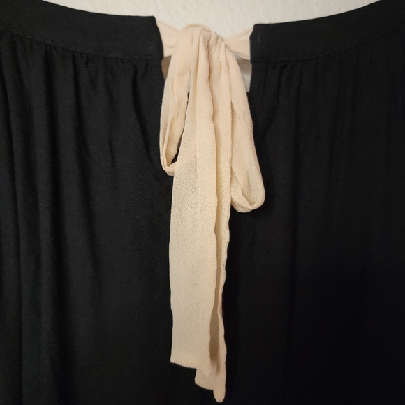 Ella Moss Cold Shoulder Black Top Size M - Picture 3 of 6